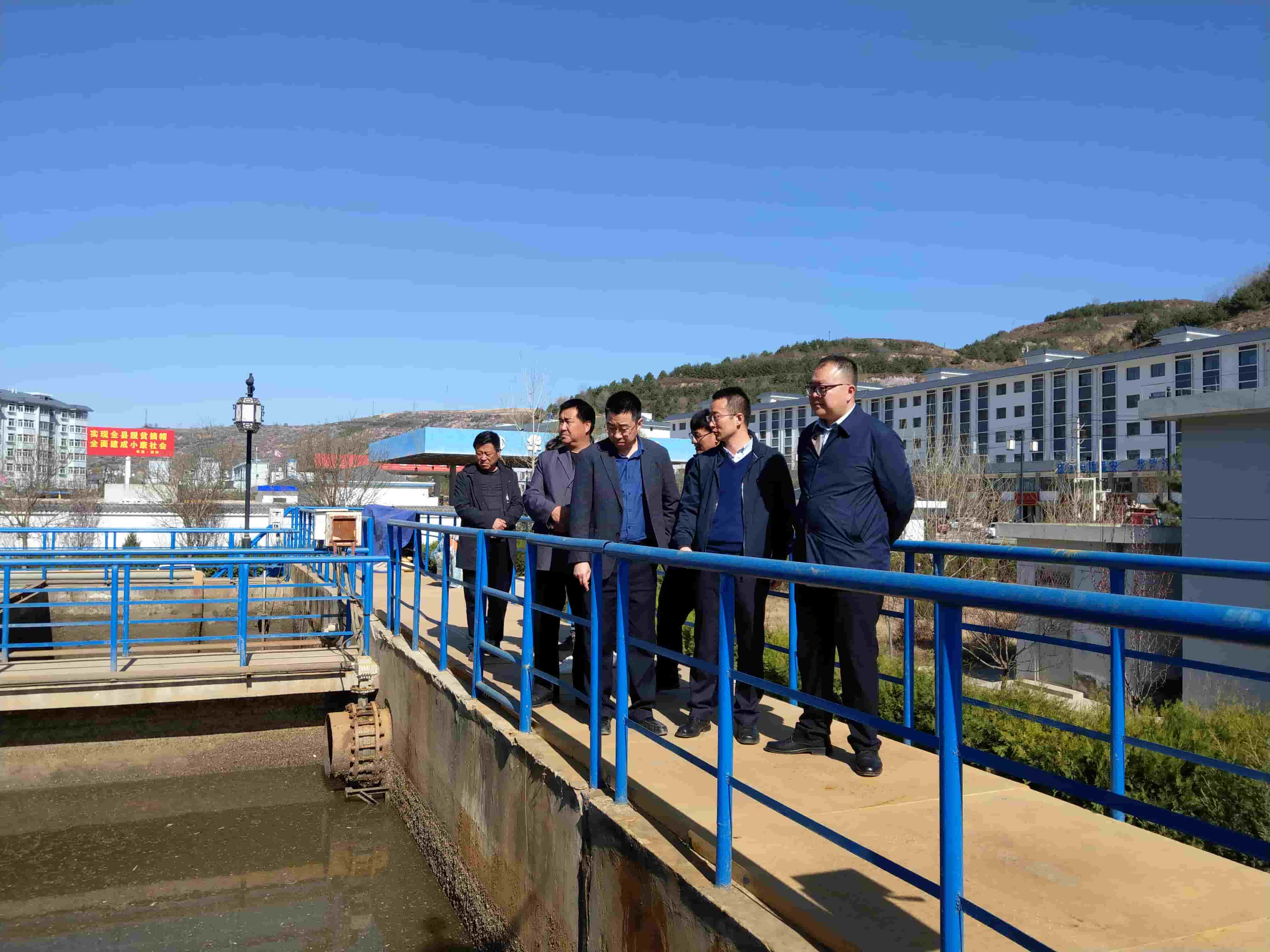 1720597504728 2019年4月12日,東華科技環保專家組赴華池縣污水處理廠調研