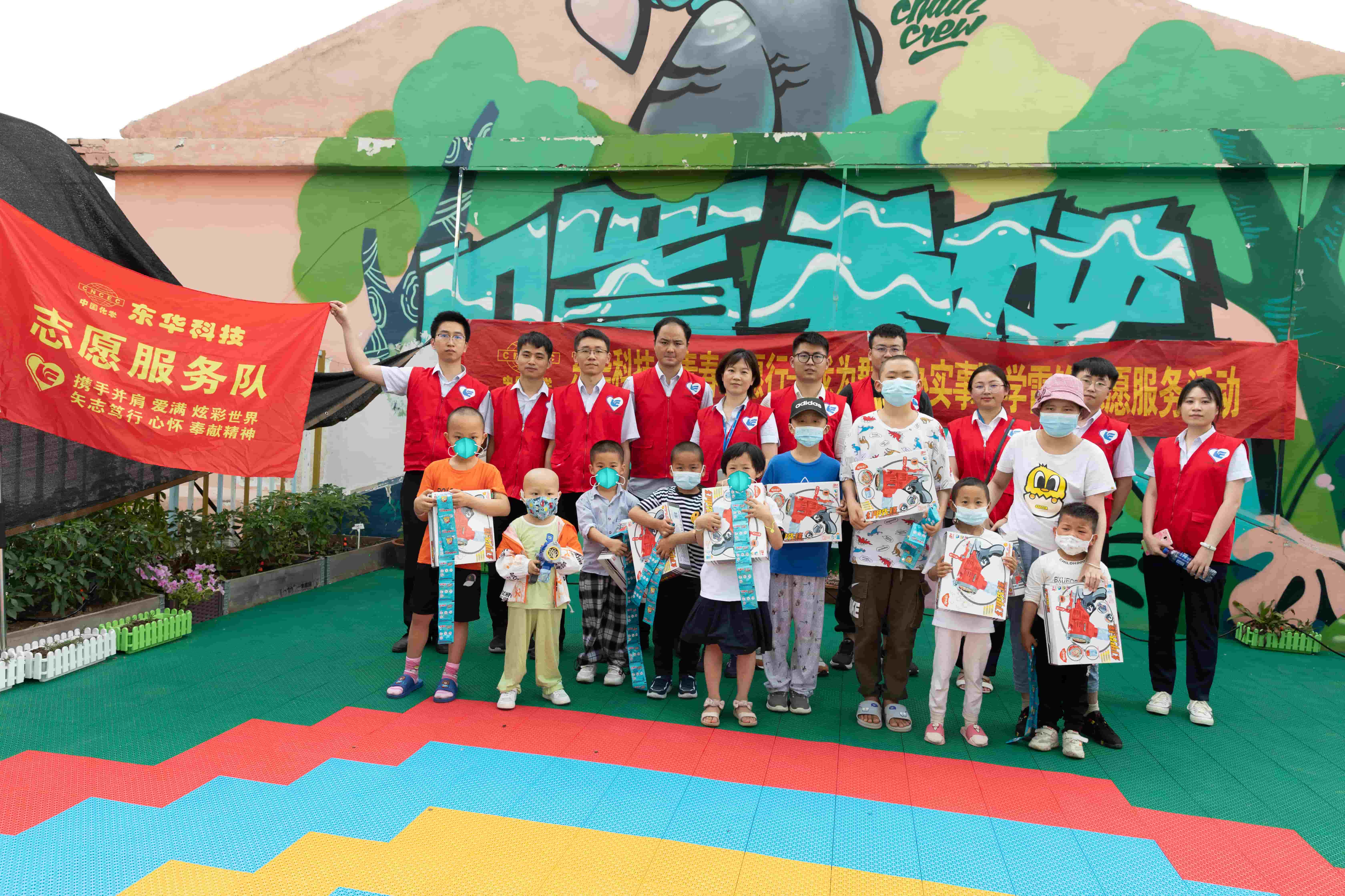1720598381330 2021年6月1日,藍鴿志愿服務隊陪“口罩天使們”度過六一兒童節